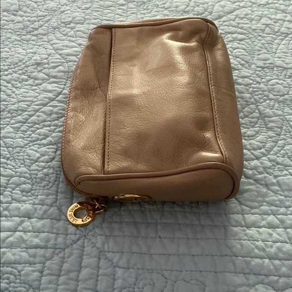 Nine West Gold Cosmetic Bag/Clutch/Shoulder Bag with Sleek Design - Picture 4 of 9
